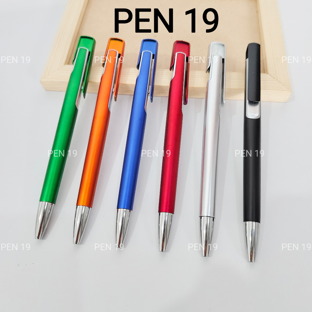 

Pen 19 / Pen Plastik Promosi / Ballpoint Promosi / Pulpen Plastik Souvenir / Pen Plastik / Pulpen Promosi / Ballpoint Plastik Lucu / Pen Hadiah Acara Perusahaan / Pen Hadiah Gift Custom / Pen Custom / Bisa Cetak Logo Tulisan / Pen Unik