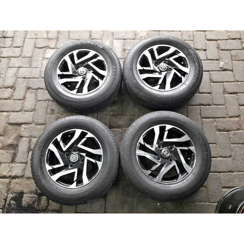 Velg Mobil Bekas Pelek Second Copotan Rep Avanza Veloz Ring 14 Lubang Baut 4 + Ban 185 70 R14