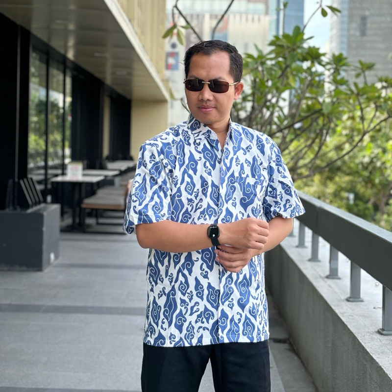 BIRU PUTIH 820 Hem batik pria bahan katun lengan pendek