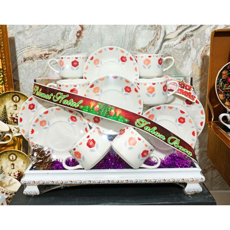 hampers cangkir piring natal