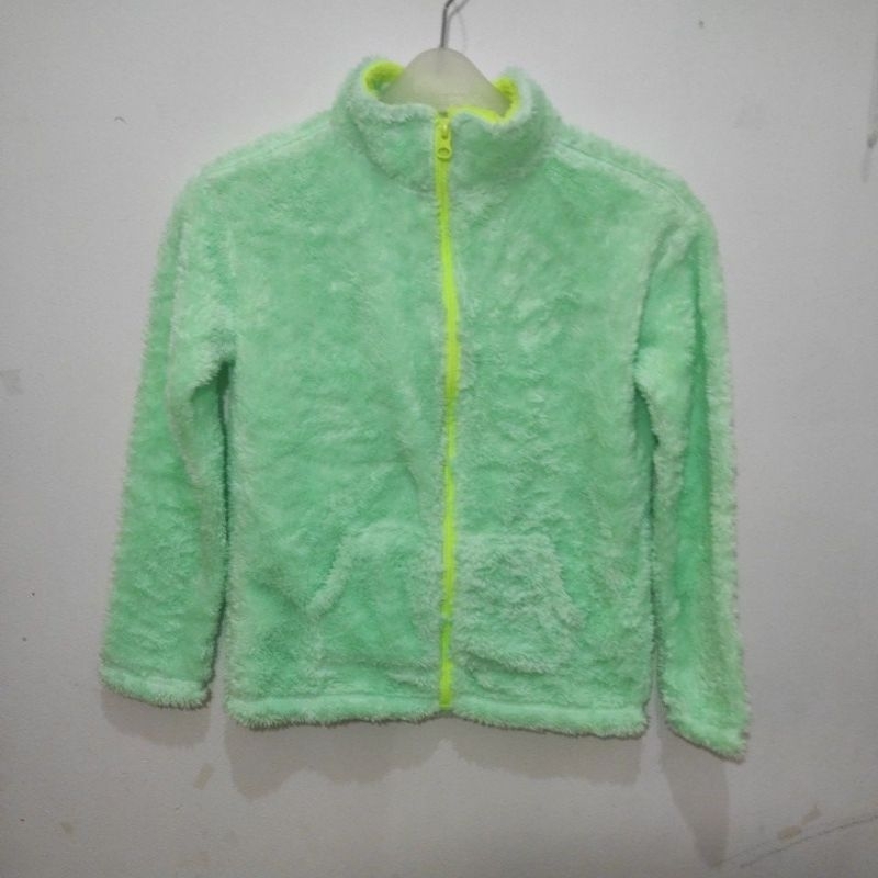 Place jaket bulu reject tag