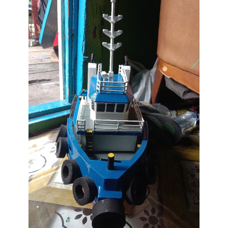 miniatur kapal tugboat