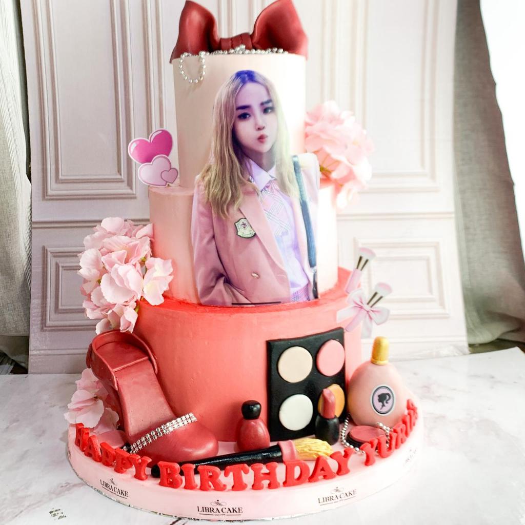 

Kue Ulang Tahun/Birthday Cake/Kue Ultayh tema Barbie/Kue Birthday Jakarta