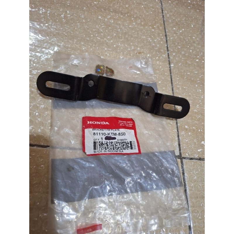 breket dudukan plat nomor depan honda supra x125 X 125 old lama karbu original ahm honda 81110-KTM-8