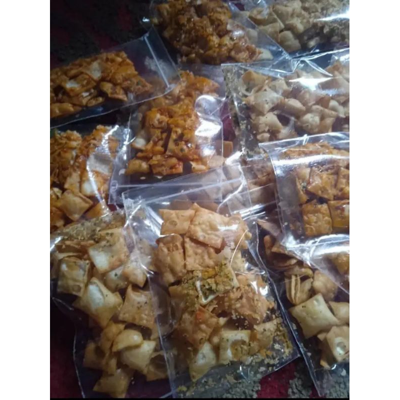 

20 gr keripik pangsit asin jeruk purut