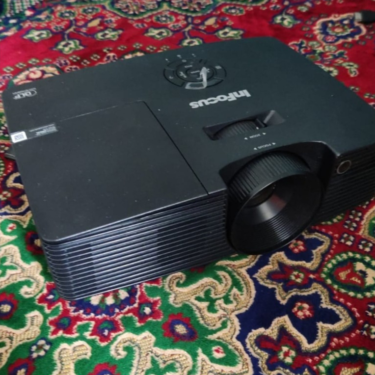 Proyektor Infocus IN222 Bekas / Second Epson Benq Viewsonic NEC