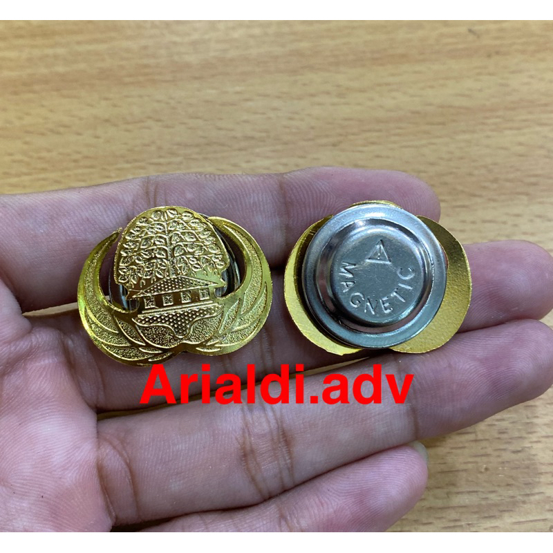 RB6 Pin Korpri Eching Sepuh Emas Kulit Jeruk Ukuran Kecil 3 Cm Magnet