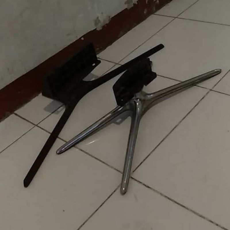 Kaki/Stand TV LED Samsung UA43J5100AK