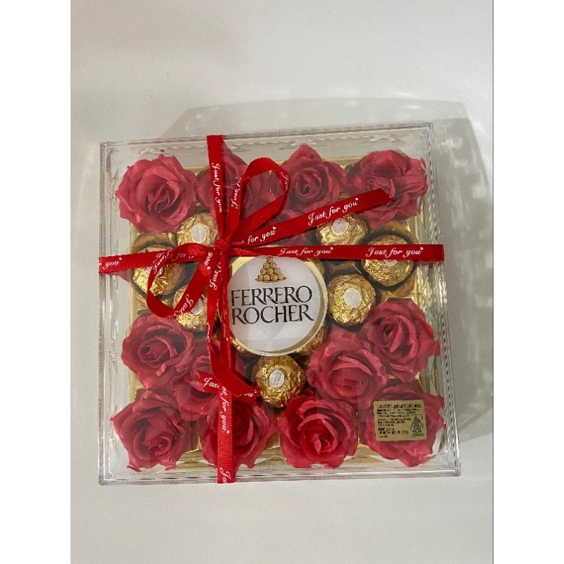 

Fererro gitf isi 11 pc coklat mix mawar artificial cantik unik