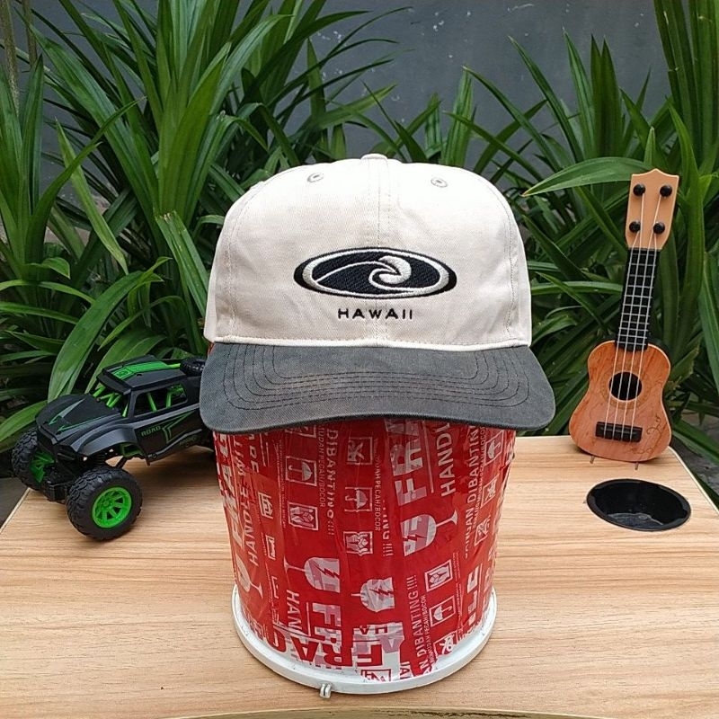 Topi Two tone vintage HAWAII