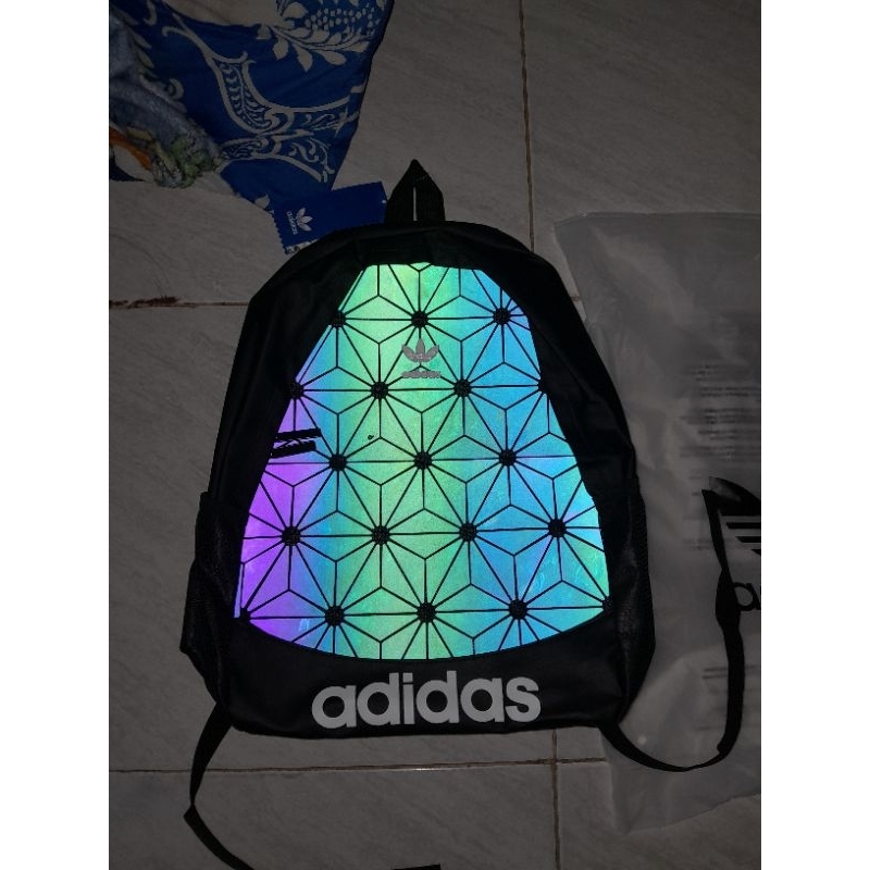 Tas adidas nyala