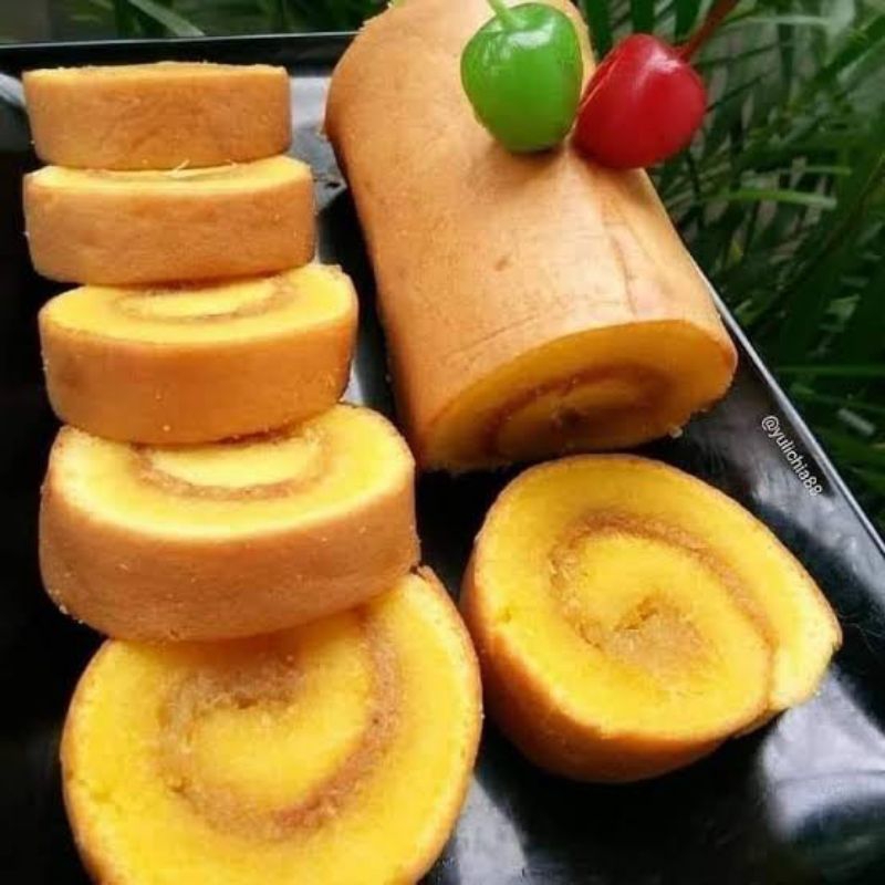 

(BISA COD) ROTI BOLU GULUNG DENGAN ISIAN SELAI NANAS YANG LEZAT