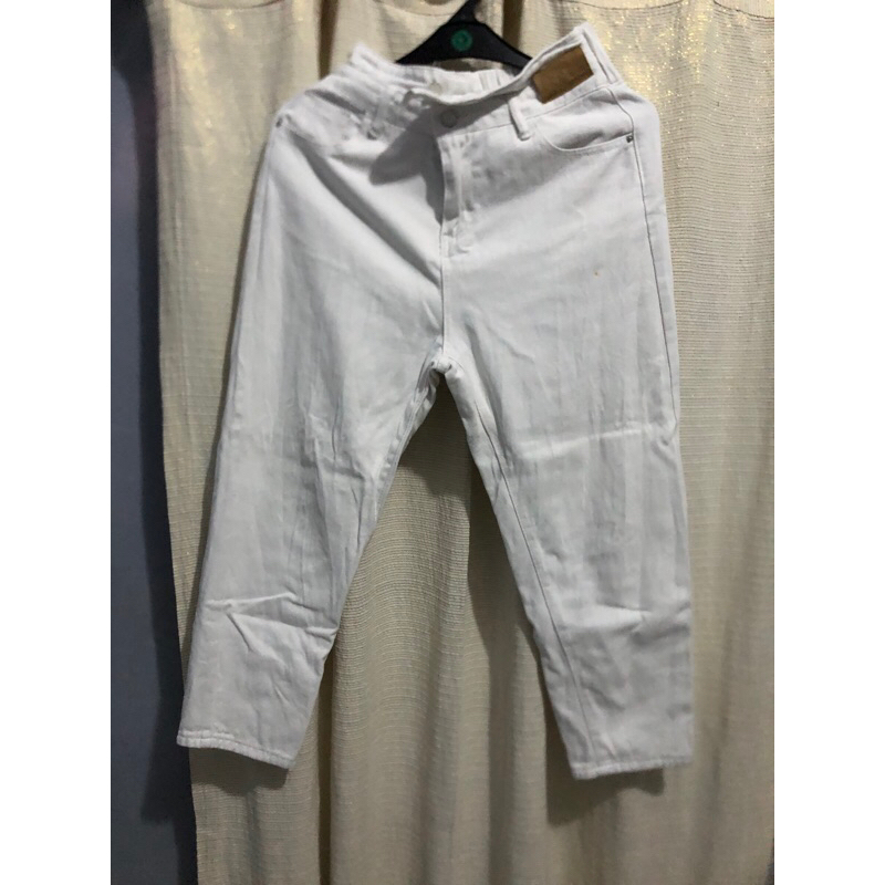 jeans putih this is april