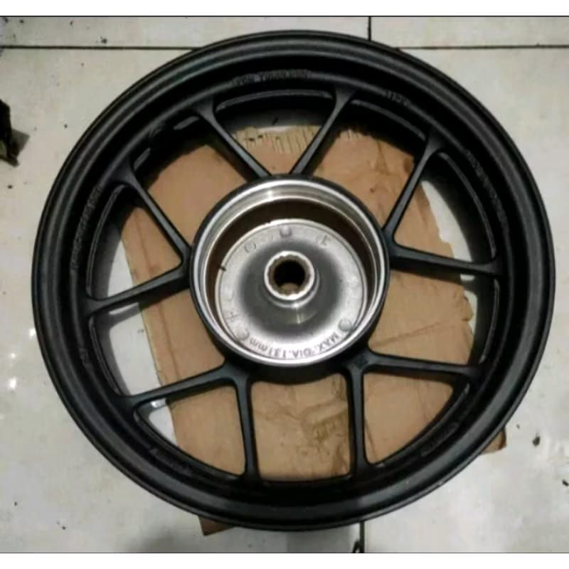 velg belakang Vario 150 original