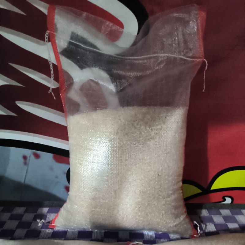 

Beras 5kg selepan sendiri jaminan berkualitas