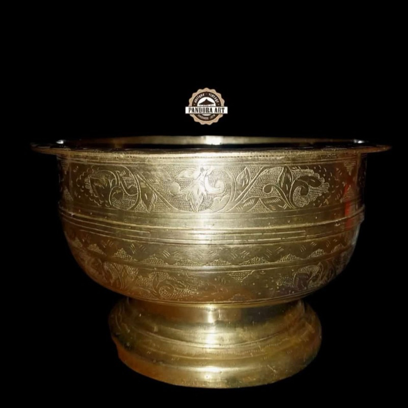 Bokor ukir kuningan lawas size BESAR ( B355 )