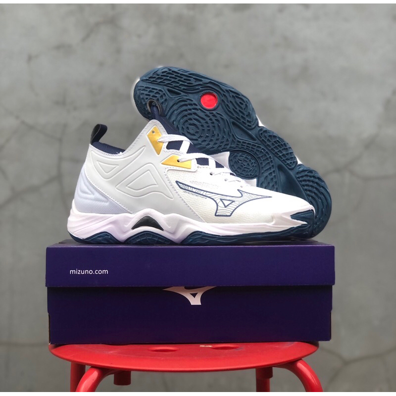 sepatu volley pria putih mizuno