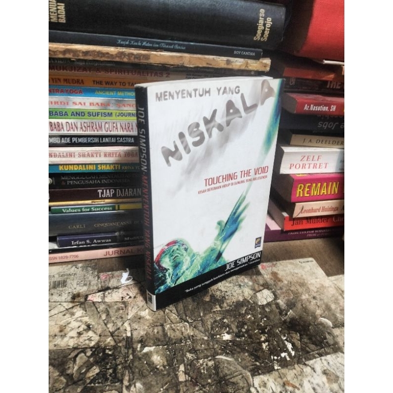 MENYENTUH YANG NISKALA by Joe Simpson