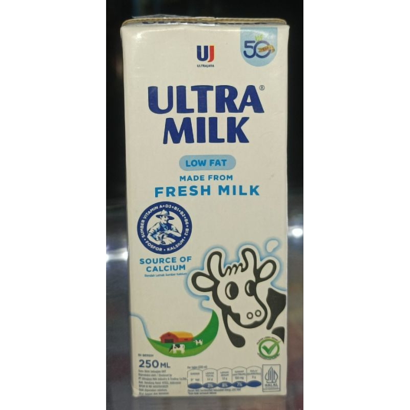 

Ultra Milk Susu UHT Rendah Lemak Kotak 250ml / Ultra Susu Cair Low Fat Hi-Calcium Plain 250ml