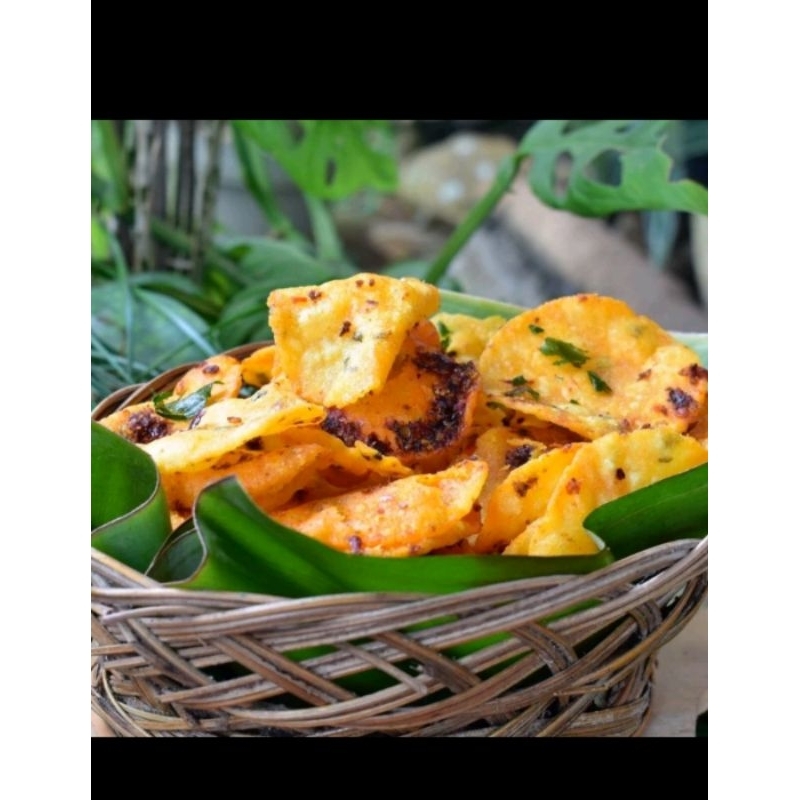 

1kg Keripik singkong bawang daun/comeing bawang /Gemblong/snak/Kecimpring singkong