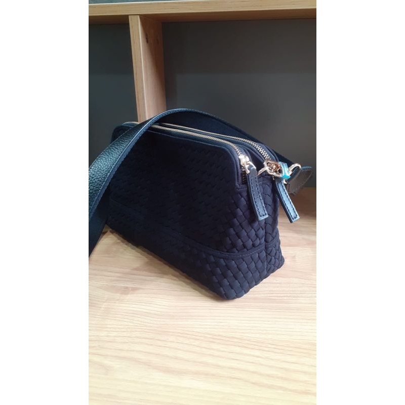 Linette noir/ tas selempang anyam/ slingbag wanita