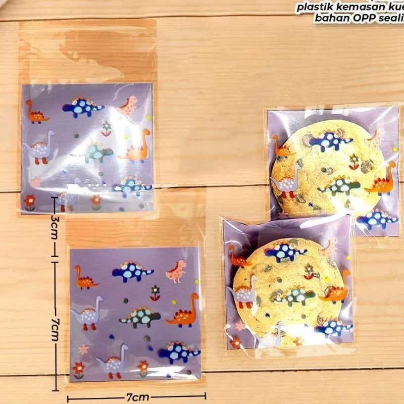 

OPP PLASTIK 7X7 MOTIF PURPLE DINO 7-E ISI 100LBR X 1, PLASTIK PEREKAT COCOK U/ROTI/COOKIES