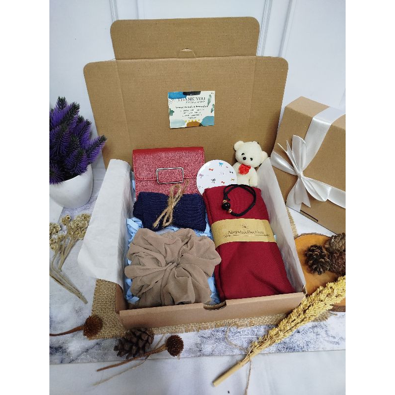 

Hampers hijab kado gift box hadiah ulang tahun cewe kerudung jilbab gift box birthday