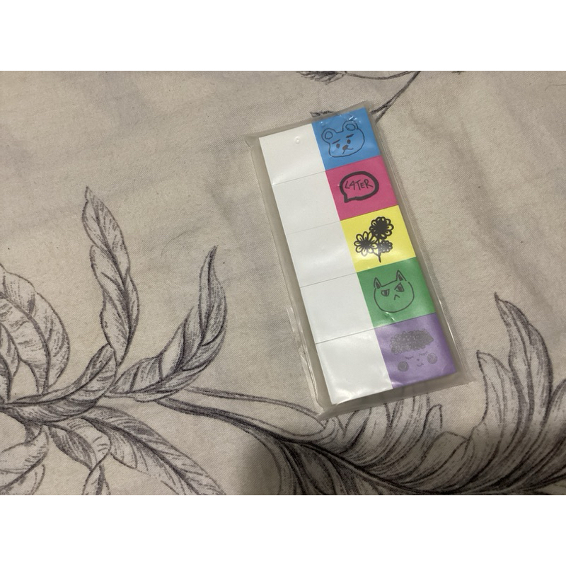 

newjeans pembatas buku kertas yearbook