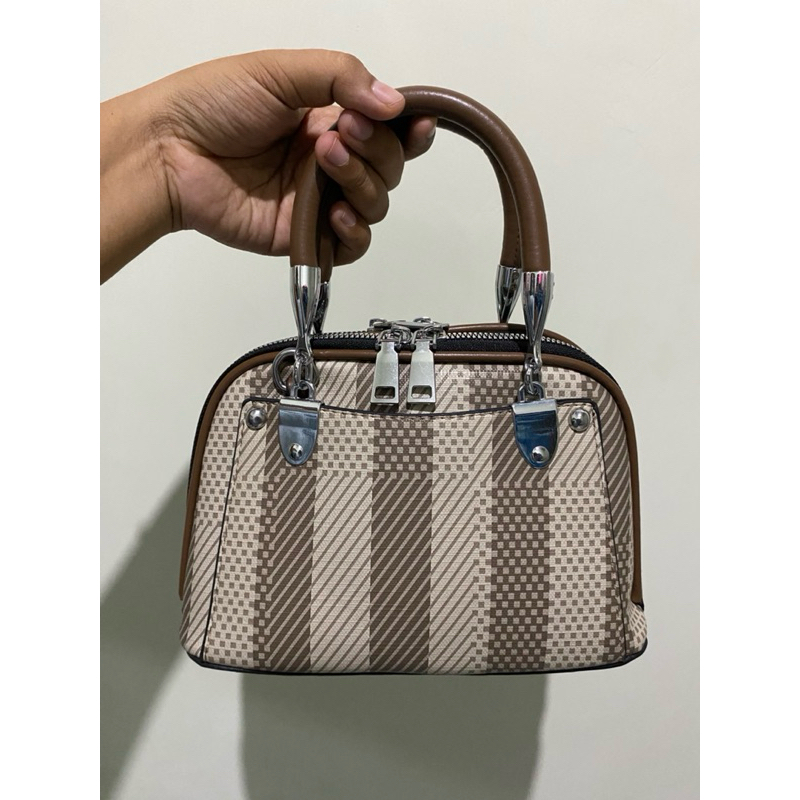 Tas Tangan Kulit Hitam Putih