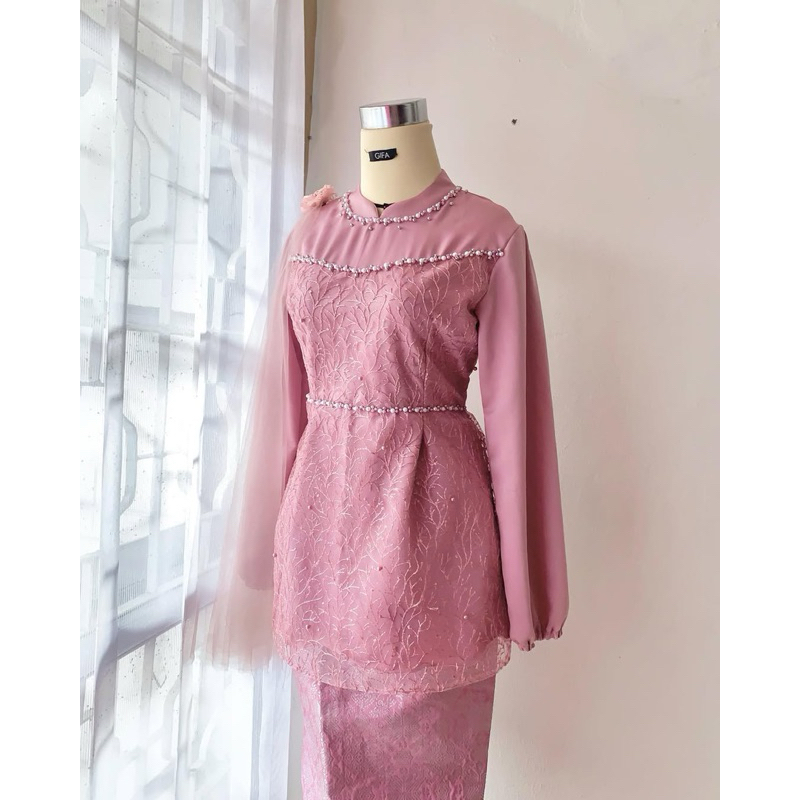 (Hanya sewa) sewa kebaya murah /sewa kebaya Cirebon/ sewa kebaya wisuda/ sewa kebaya kondangan / sew