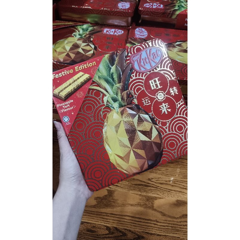 

Kitkat Pineapple Tart Gift Box