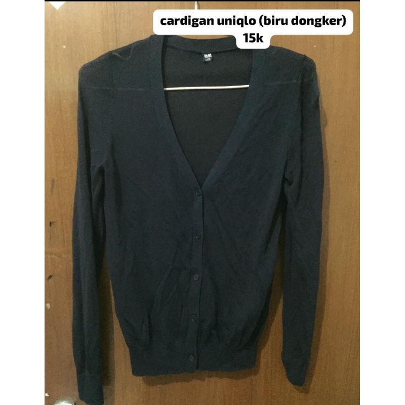 cardigan biru dongker uniqlo