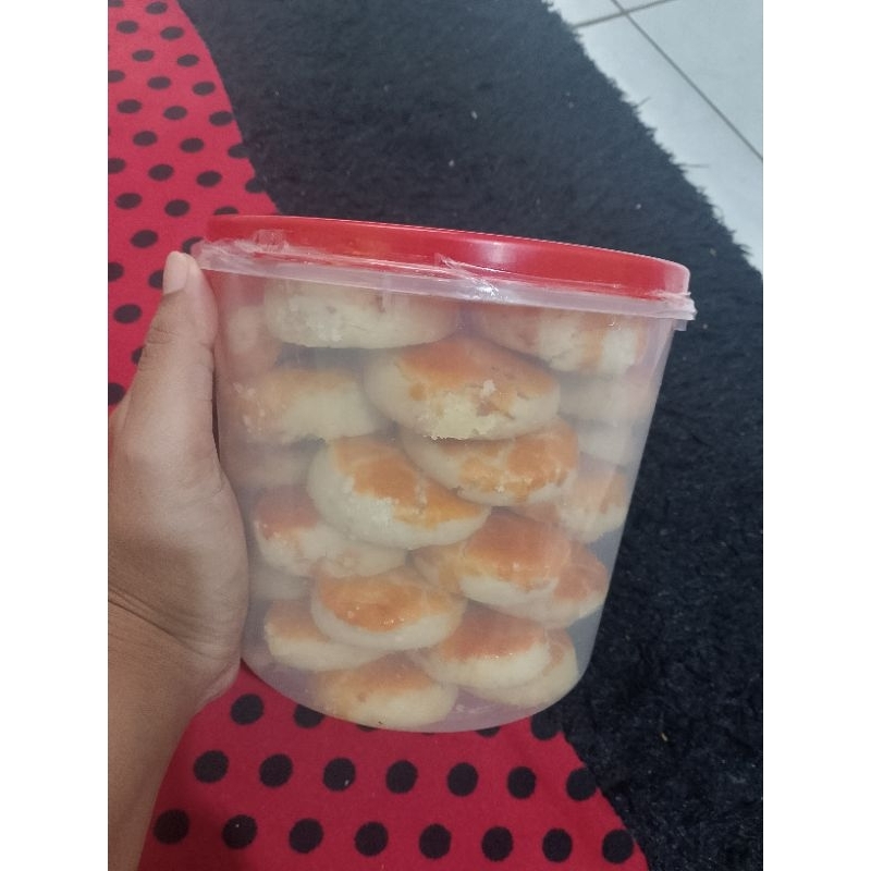 

kue kacang toples