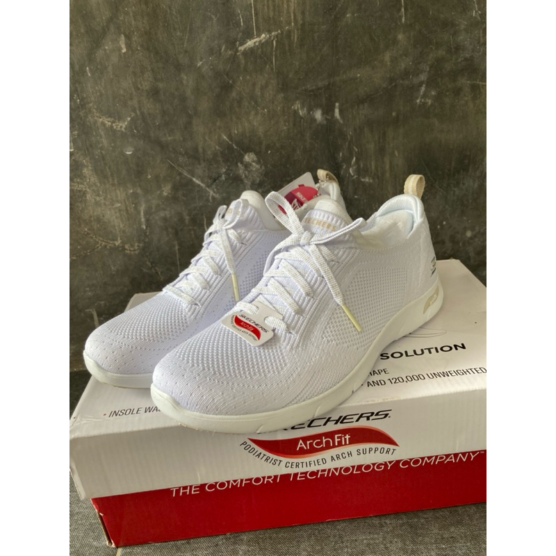 Skechers Women’s Arch Fit Refine White Slip on Size 37 104542/WTNT Original 100%