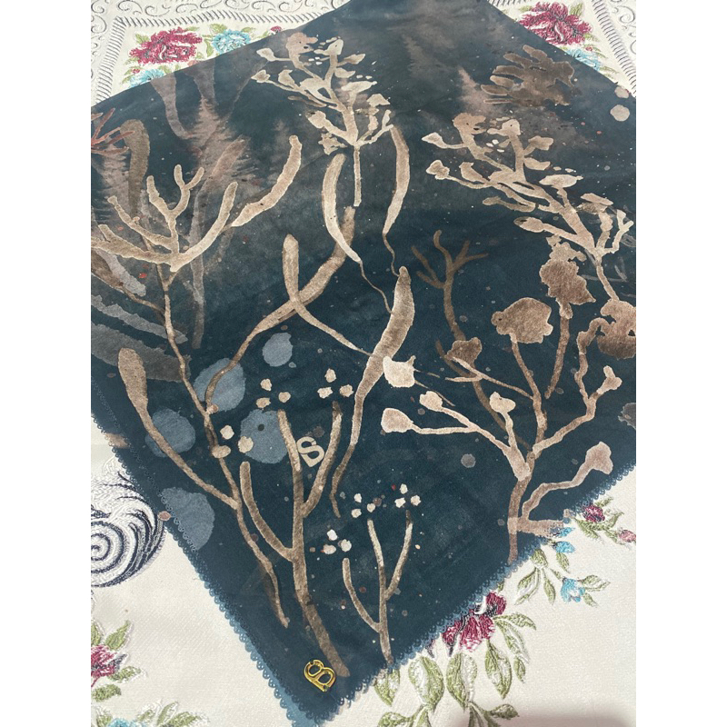 READY PRELOVED TWILIGHT BLACK BUTTONSCARVES