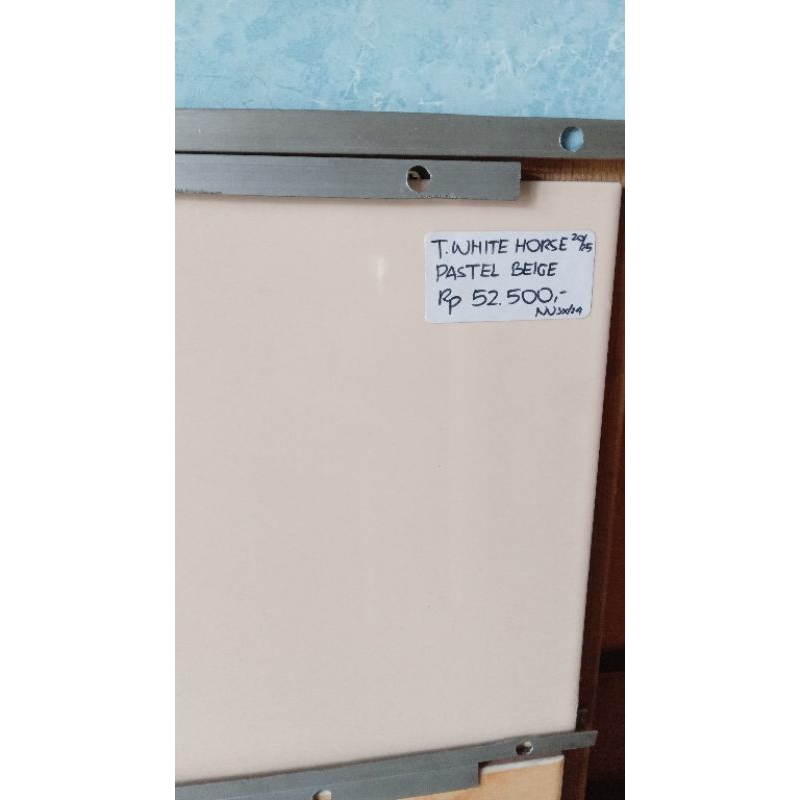 keramik dinding kamar mandi dapur ruang tidur rumah PEGASUS 20x25 PASTEL BEIGE cream polos glossy