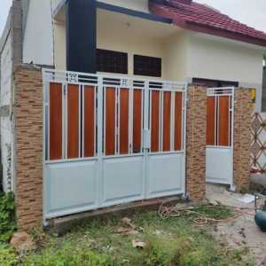 Pagar minimalis GRC motif serat kayu terpasang