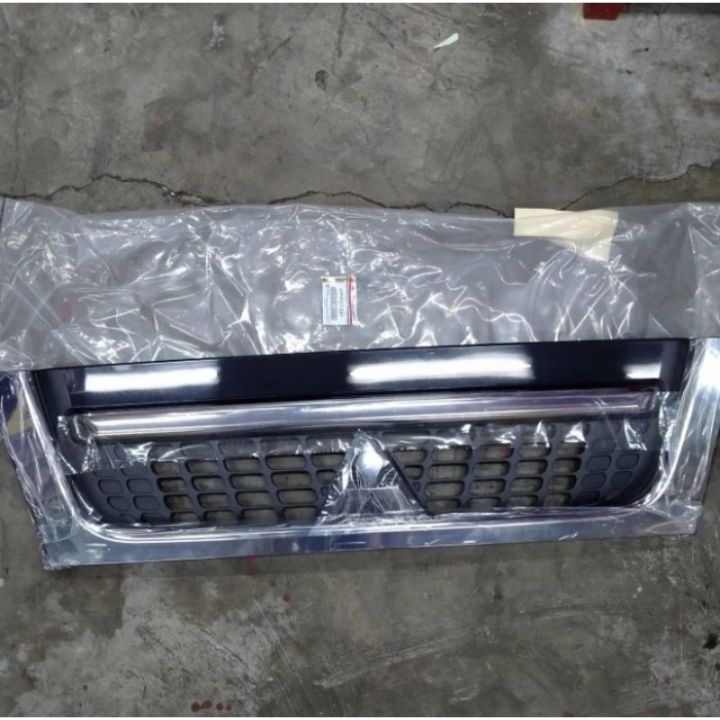 FRONT GRIL GRILL RAM DEPAN CANTER CHROME ORIGINAL MITSUBISHI | KM004748