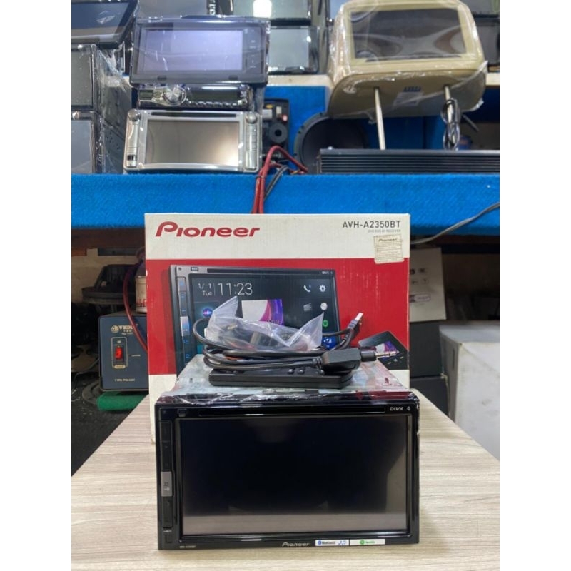 head unit Pioneer seri AVH-A2350-BT
