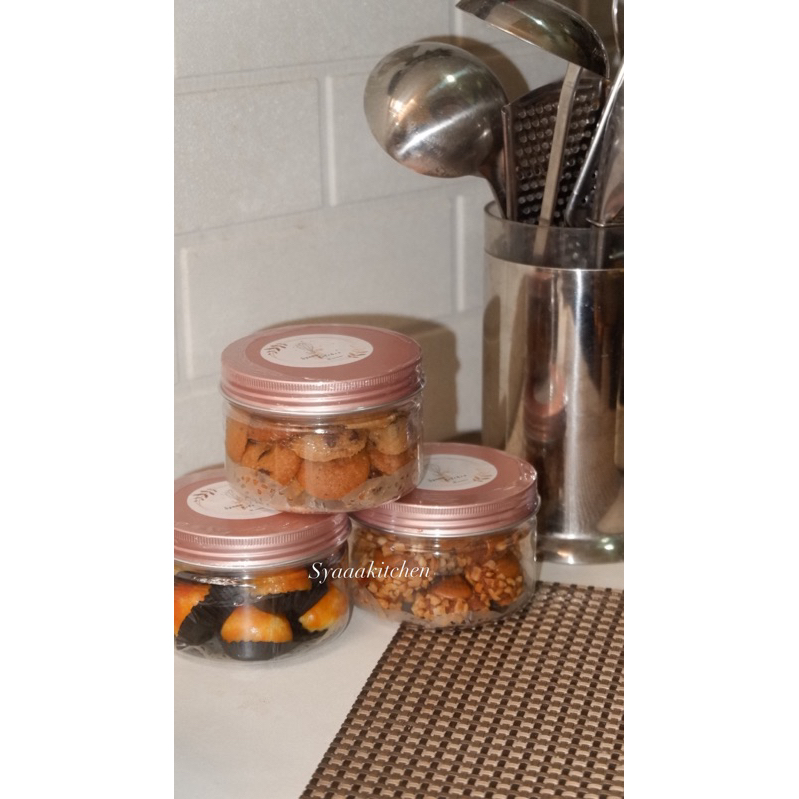 

kukis dan premium nastar wisman (3 jar (1 nastar+ 1 thumb print+ 1 choc chip kukis)