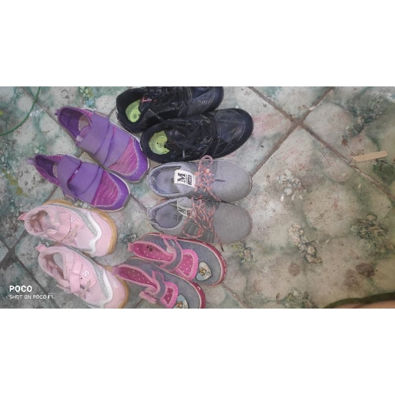 Preloved/pl/second/bekas sepatu sekolah anak size 30