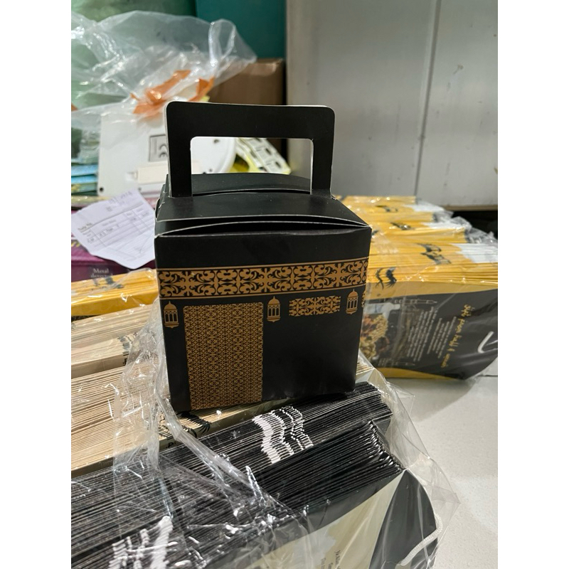 

dus kabah motif emas 1 pcs oleh oleh haji dan umroh