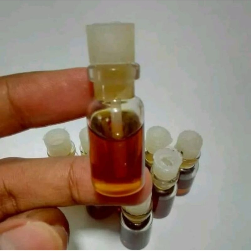 minyak gaharu. minyak wangi gaharu asli
