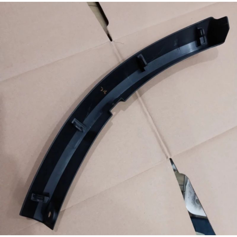 over fender fortuner untuk mobil fortuner vrz trd original.