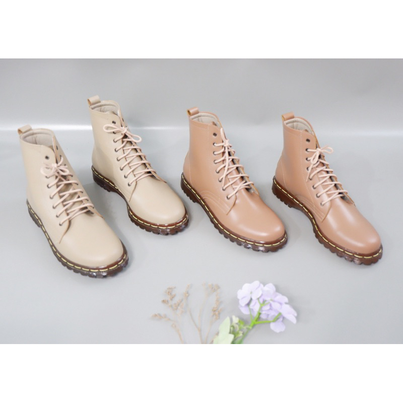 Sepatu Boot Kulit Wanita