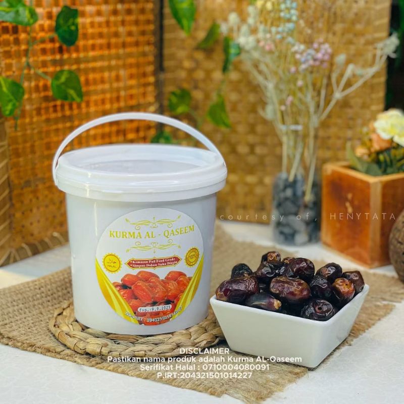 

KURMA AL QASSIM ARABIAN DATES BUKAN KURMA SUKARI 1 KG DAN 850 GRAM