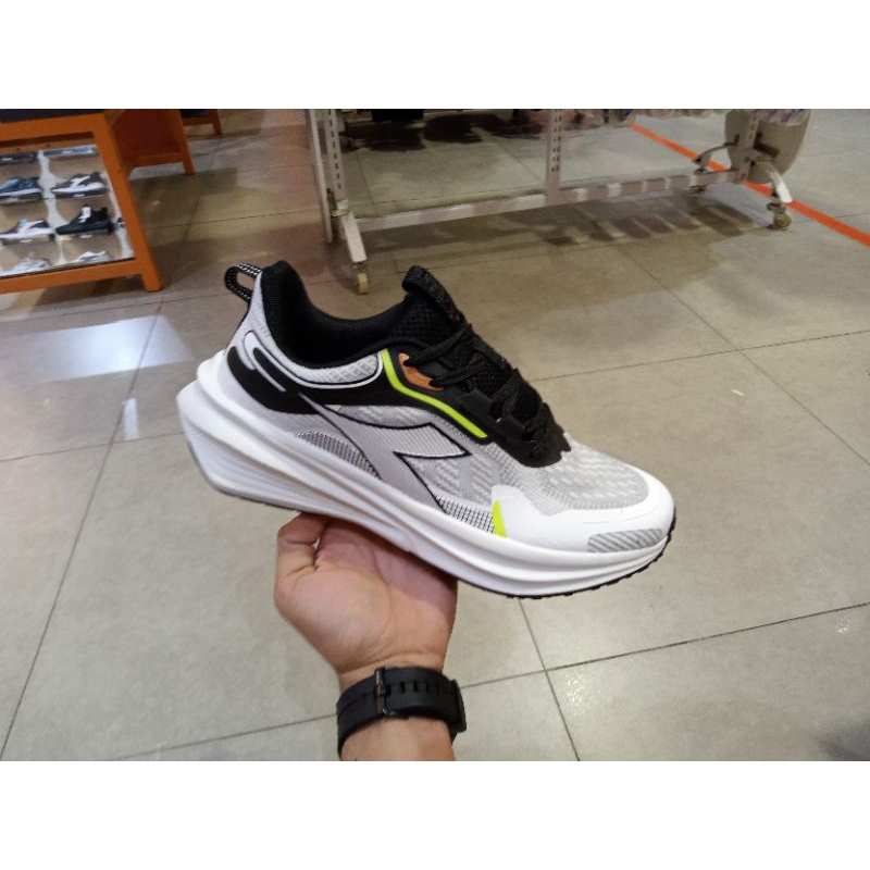 Sepatu Diadora original pria / Diadora Nador men's running shoes -Grey ( 100%original )