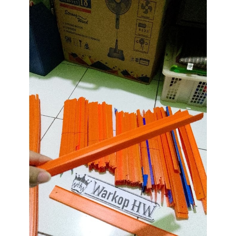 Hot Wheels Track Builder Straight Orange 30 cm - Hotwheels Track builder orange 30cm Preloved