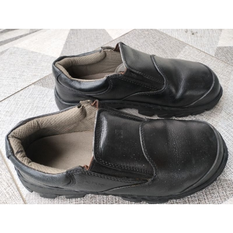 sepatu safety pendek slip on kulit Kings 43 second