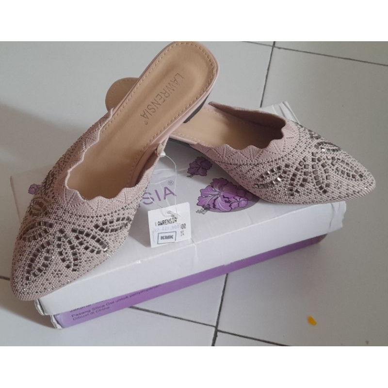 sepatu sandal lawrensia
